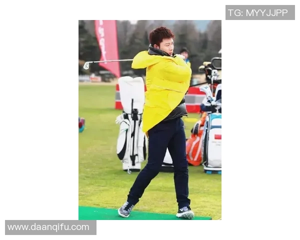 足球明星戴珍珠的魅力瞬间展现与时尚风采的完美结合 足球明星戴珍珠的魅力瞬间展现与时尚风采的完美结合