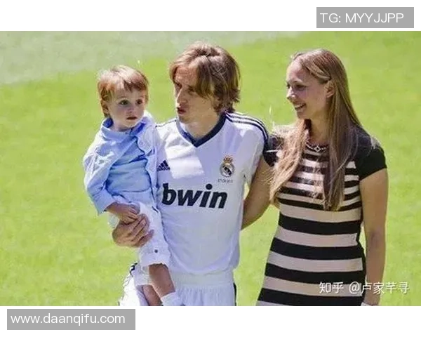 足球明星的情感生活揭秘几位妻子的名字与故事