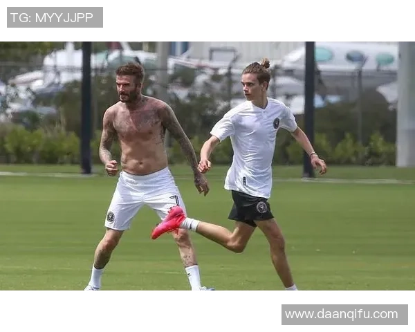 足球明星腹肌纹身图案女性专属设计与灵感分享 足球明星腹肌纹身图案女性专属设计与灵感分享